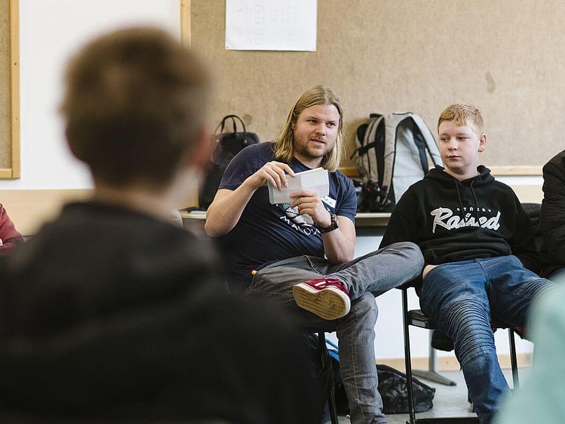 Schueler:innen bei KIWI-Workshop Schueler:innen nehmen an einem KIWI-Workshop teil.