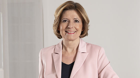 Portraitfoto der CARE-Deutschland-Schirmherrin Malu Dreyer. © Staatskanzlei RLP / Elisa Biscotti
