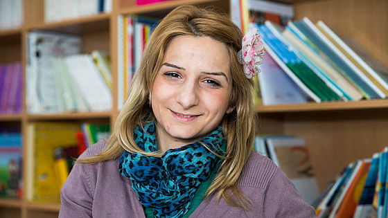 Begzada Beganovic arbeitet in einem Jugendzenrum für Roma in Bijeljina. “Otaharin” ist eine Partnerorganisation von CARE.