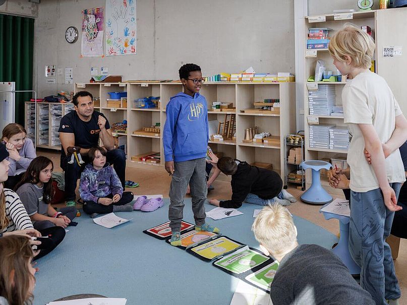 Schüler:innen bei einem KIWI-Workshop Schüler:innen bei einem KIWI-Workshop