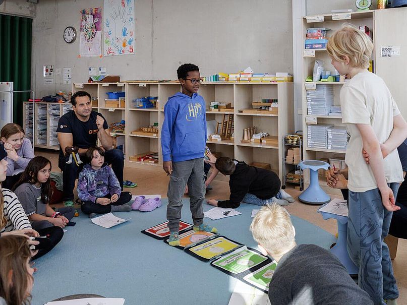 Schüler:innen bei einem KIWI-Workshop Schüler:innen bei einem KIWI-Workshop