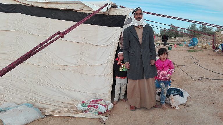 Abdel Hamid Mustafa und seine Familie schlafen auch im Winter im Zelt.