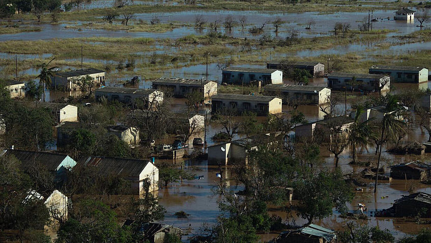 Durch Wirbelsturm Idai überflutete Häuser in Mosambik