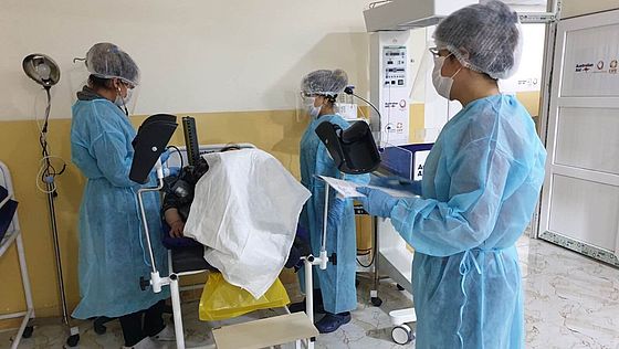 Patientenbesuch in einem Krankenhaus für Schwangere.