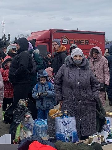 Gefluechtete aus der Ukraine am polnischen Grenzübergang Medyka.