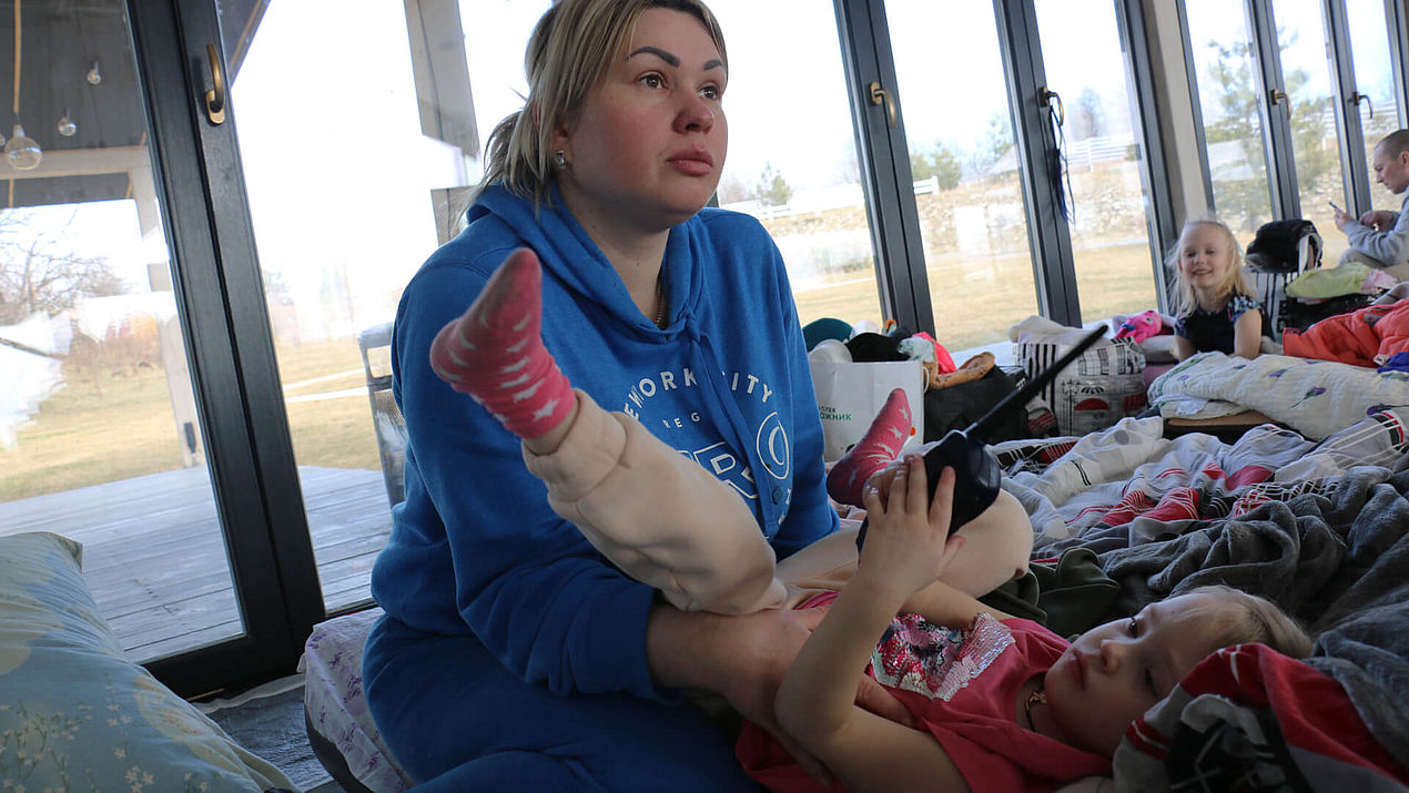 Olena und ihre Tochter in der Unterbringung für ukrainische Vertriebene