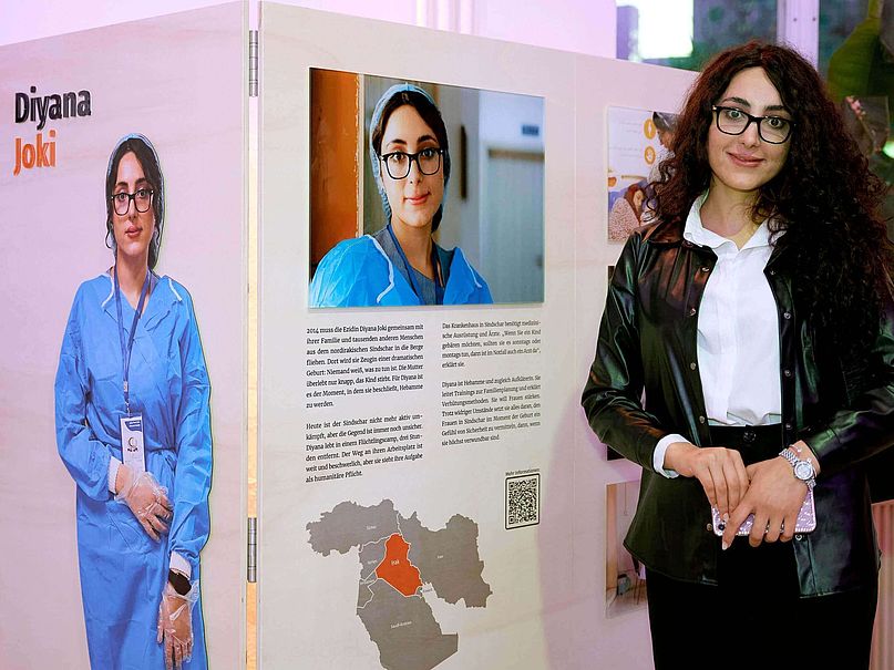 Im Einsatz für das Leben Vernissage Hebamme aus dem Irak bei Vernissage in Berlin