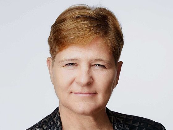 Portrait der CARE Deutschland Präsidentin Prof. Dr. Claudia Warning