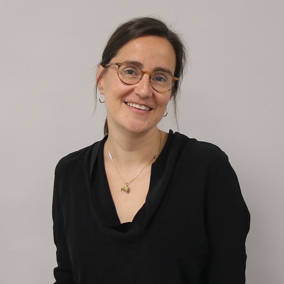 Portrait von Programme-Abteilungsleiterin Pamela Orgeldinger.