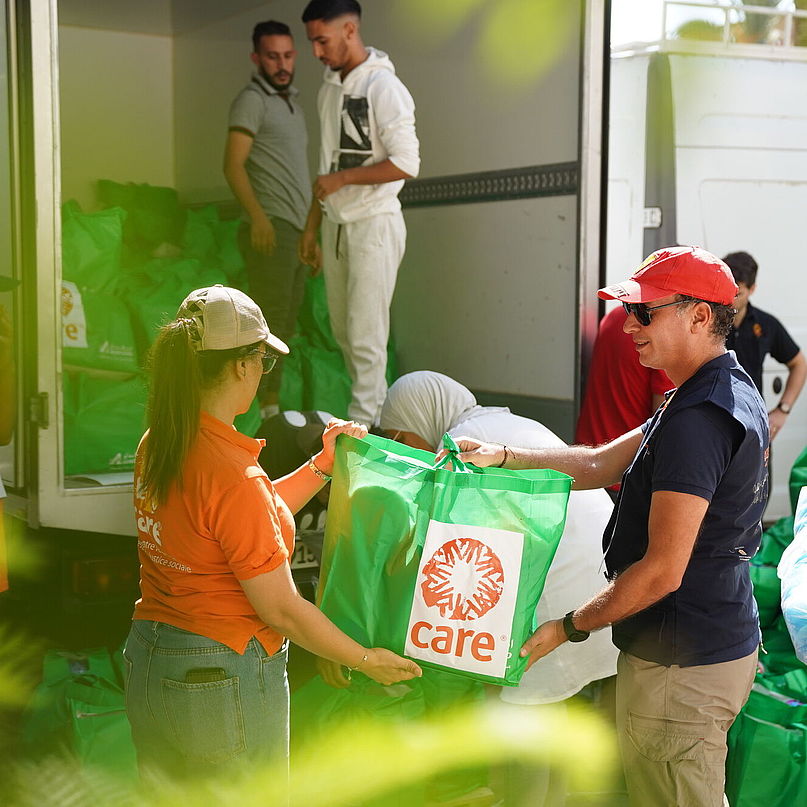 CARE Marokko ist vor Ort und verteilt Hilfsgüter