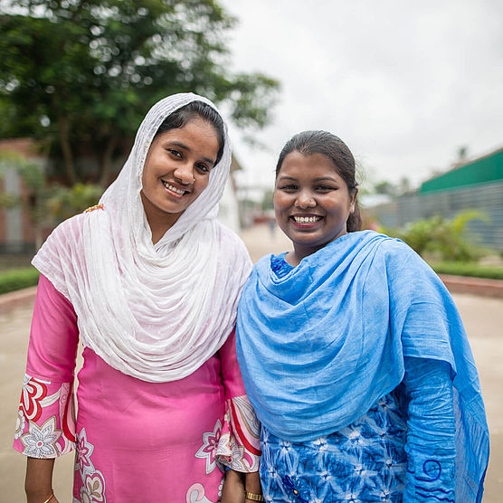Zwei Frauen aus Bangladesch