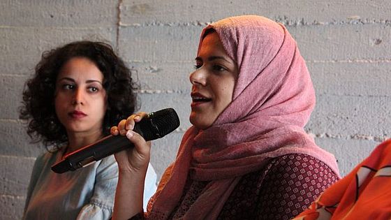 Abeer und Hana aus dem Jemen sprechen bei der Veranstaltung in Berlin am 23. September 2019 über ihre Erfahrungen aus dem Bürgerkrieg und die Arbeit von CARE.