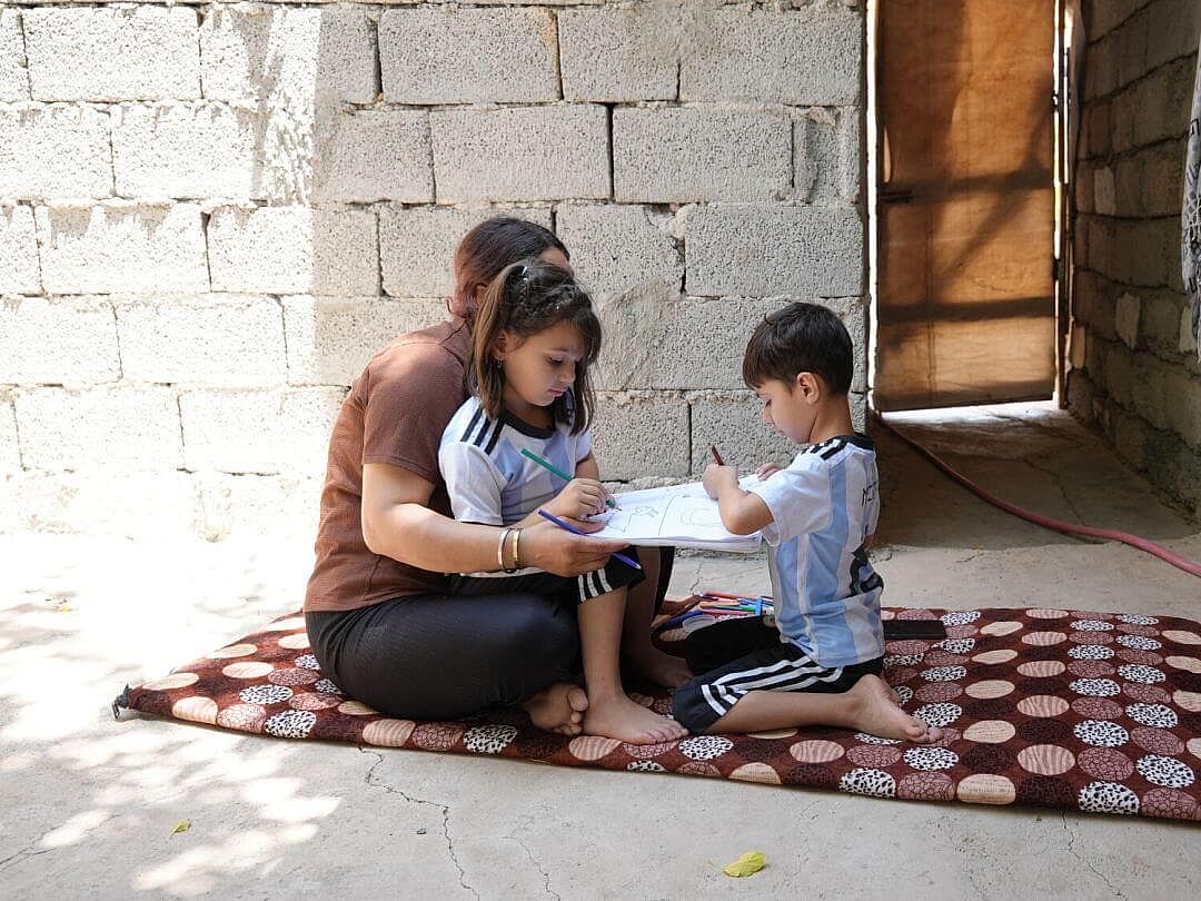 Marwa mit ihren Kindern Marwa verbringt Zeit mit ihren Kindern.